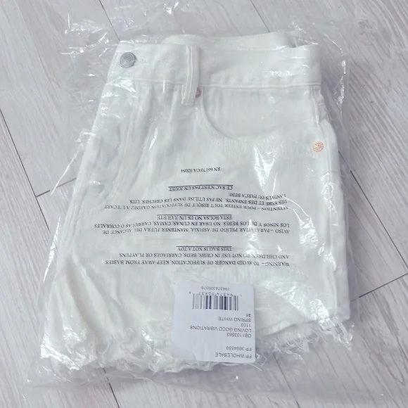 NWT Free People Loving Good Vibrations Short in Spring White - Picture 4 of 4